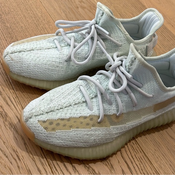 Yeezy Boost 350 v2 Hyperspace - Picture 10 of 13